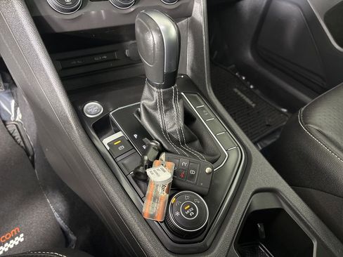 Used 2021 Volkswagen Tiguan SE image 18