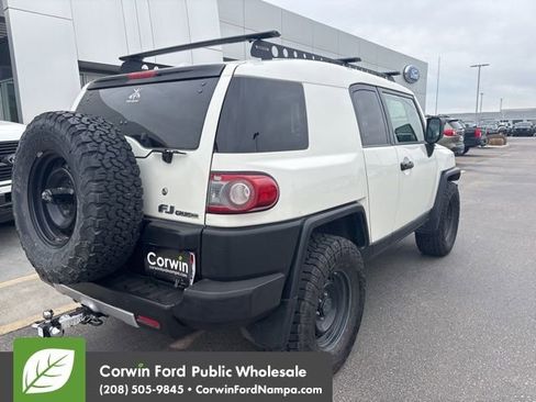 Used 2012 Toyota FJ Cruiser 4WD w/ Upgrade Pkg image 6