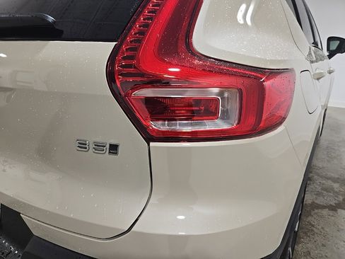 New 2026 Volvo XC40 B5 Ultra w/ Climate Package image 9