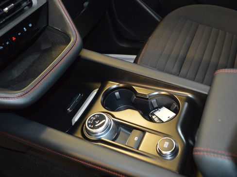 Certified 2025 Ford Explorer ST-Line image 21