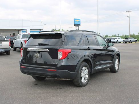 Used 2023 Ford Explorer XLT AWD/4WD image 9
