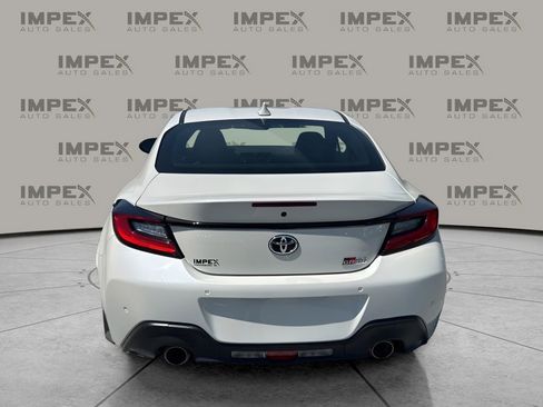 Used 2023 Toyota GR86 RWD image 4