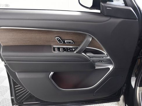 Certified 2025 Land Rover Range Rover SE image 14