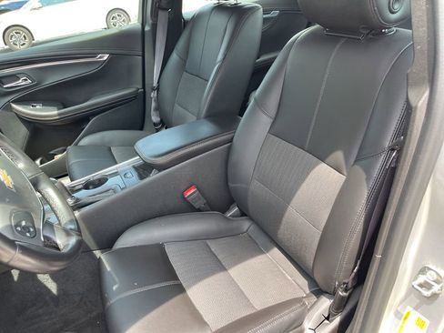 Used 2016 Chevrolet Impala LT FWD image 7