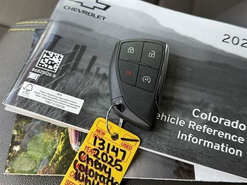 Used 2025 Chevrolet Colorado ZR2 w/ Technology Package AWD/4WD image 49