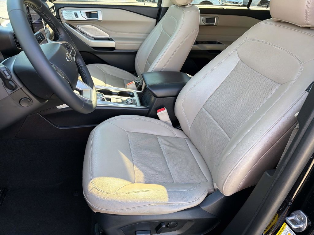Certified 2023 Ford Explorer Limited w/ Limited Technology Package AWD/4WD image 35