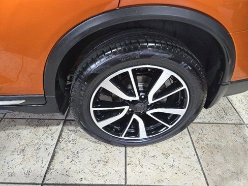 Used 2019 Nissan Rogue SL w/ Premium Package image 21