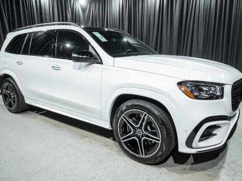 New 2026 Mercedes-Benz GLS 450 4MATIC image 3