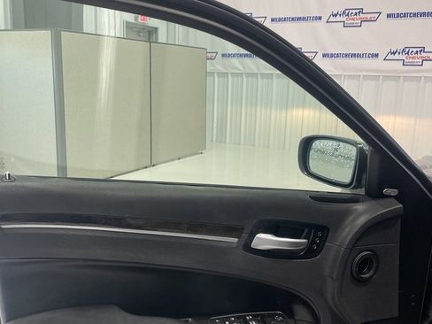 Used 2017 Chrysler 300 C image 20