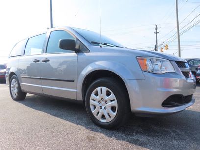 Used 2016 Dodge Grand Caravan American Value Package w/ UConnect Hands-Free Group