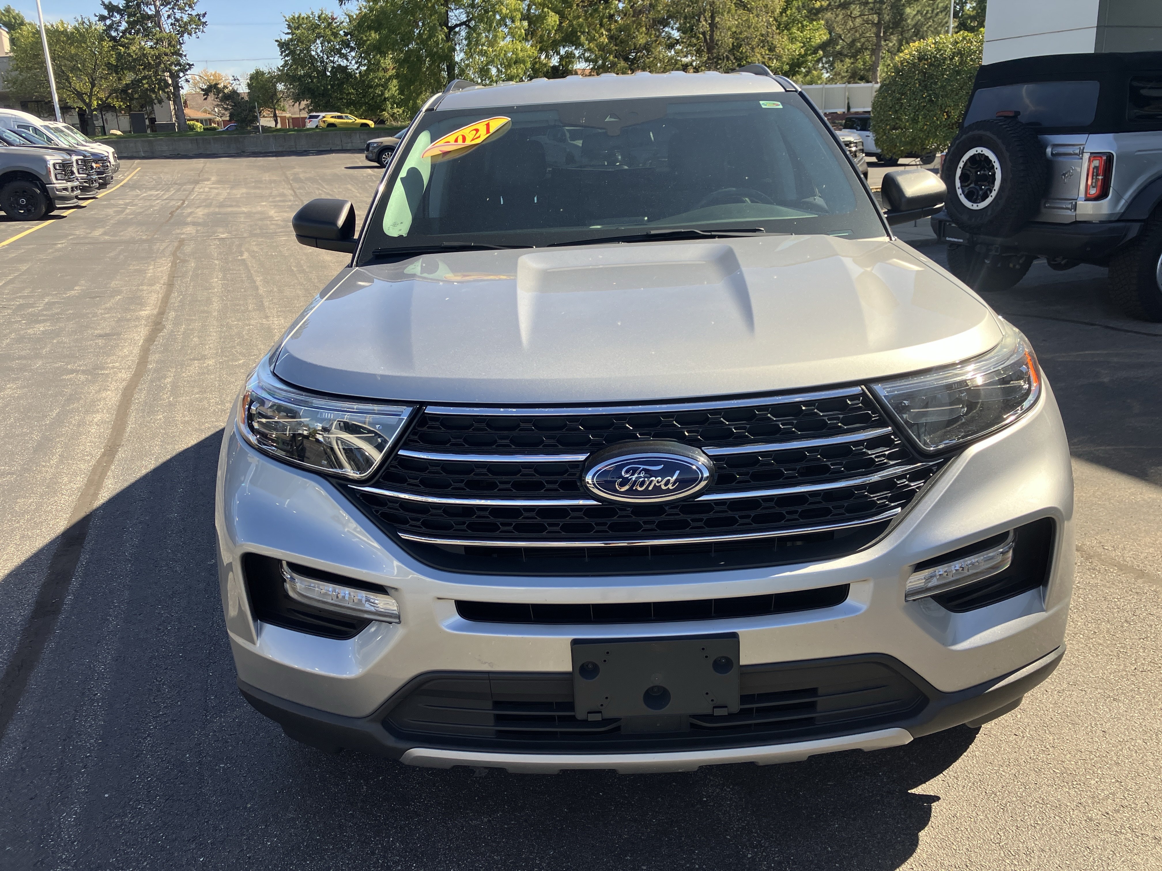 Used 2021 Ford Explorer XLT w/ Equipment Group 202A AWD/4WD image 6