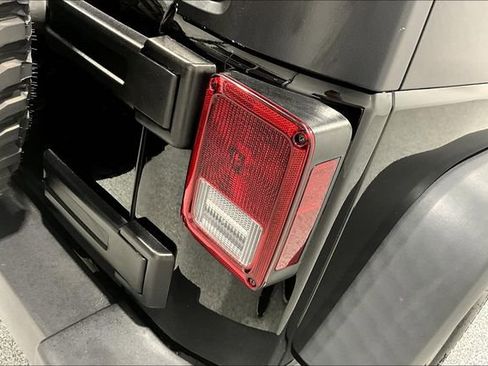 Used 2016 Jeep Wrangler Unlimited Rubicon AWD/4WD image 23