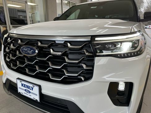 New 2026 Ford Explorer Platinum image 1