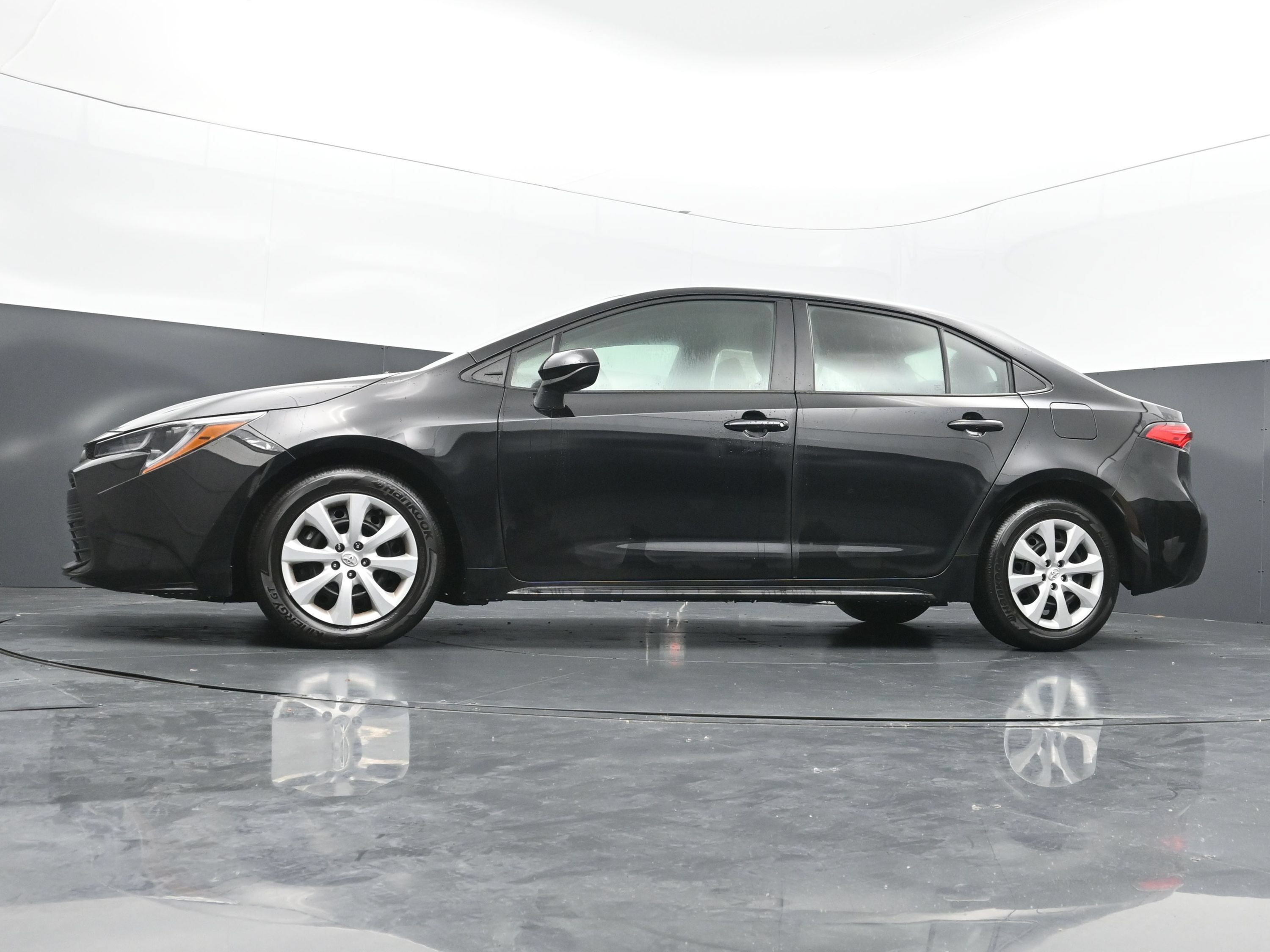 Used 2026 Toyota Corolla LE FWD image 36