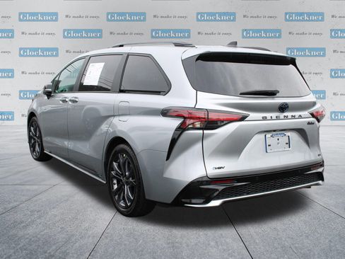 Used 2025 Toyota Sienna XSE w/ XSE Premium Package image 8
