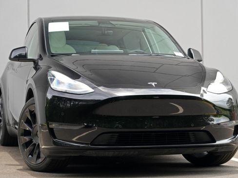 Used 2021 Tesla Model Y Long Range AWD/4WD image 2
