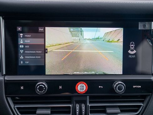 Used 2025 Porsche Macan image 19