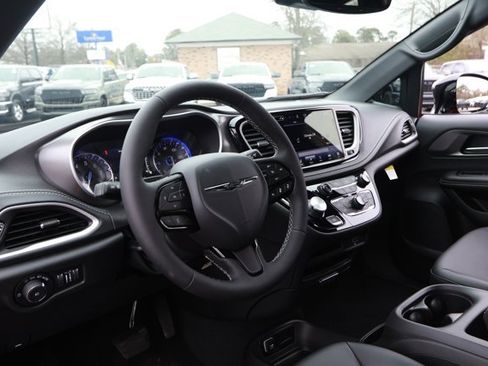 New 2026 Chrysler Pacifica Select w/ S Appearance Package image 27