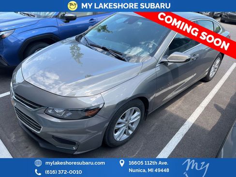 Used 2018 Chevrolet Malibu LT w/ Driver Confidence Package FWD image 3