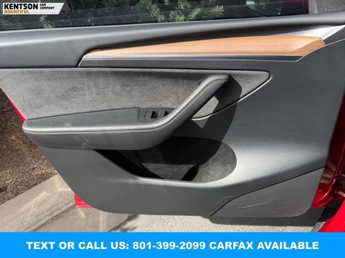 Used 2023 Tesla Model Y Performance image 17