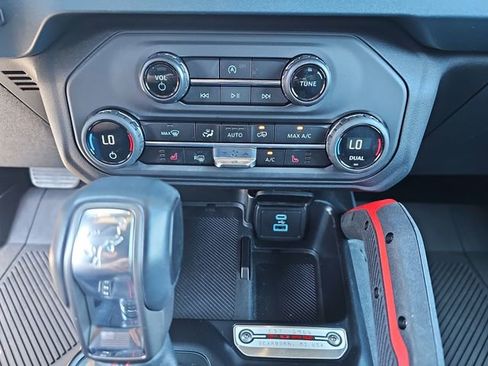 Certified 2025 Ford Bronco Heritage Edition AWD/4WD image 28