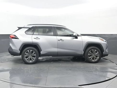 Used 2022 Toyota RAV4 XLE Premium AWD/4WD image 2