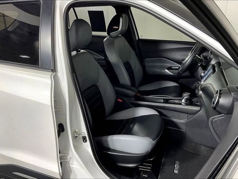 Used 2023 Nissan Kicks SR w/ SR Premium Package image 10