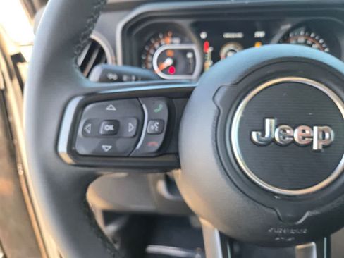 Used 2026 Jeep Gladiator Mojave AWD/4WD image 21
