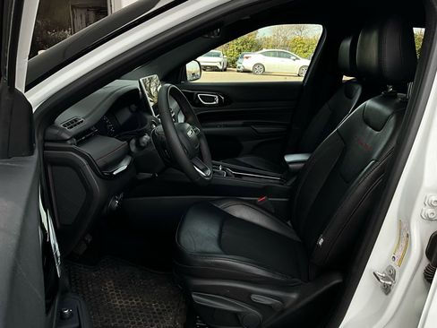 Used 2025 Jeep Compass Trailhawk w/ Trailer Tow Group image 9