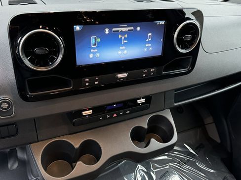 New 2025 Mercedes-Benz Sprinter 2500 image 9