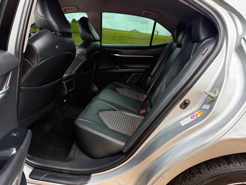 Used 2018 Toyota Camry SE FWD image 11