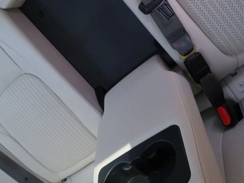 Used 2017 Jaguar XF Prestige image 44