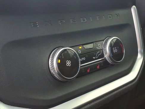 Used 2025 Ford Expedition Platinum AWD/4WD image 20