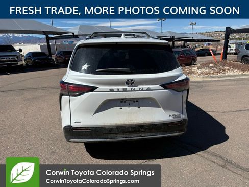 Used 2022 Toyota Sienna Platinum image 7