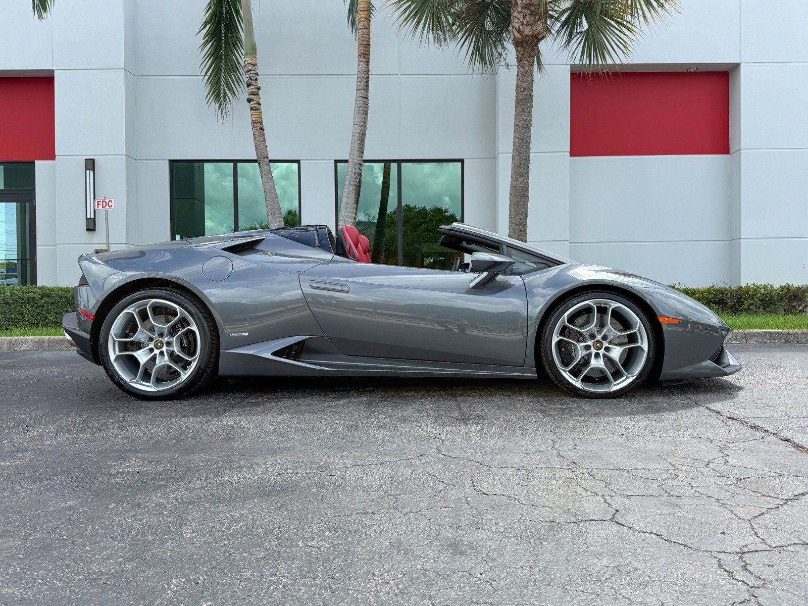 Used 2016 Lamborghini Huracan LP 610-4 AWD/4WD image 2