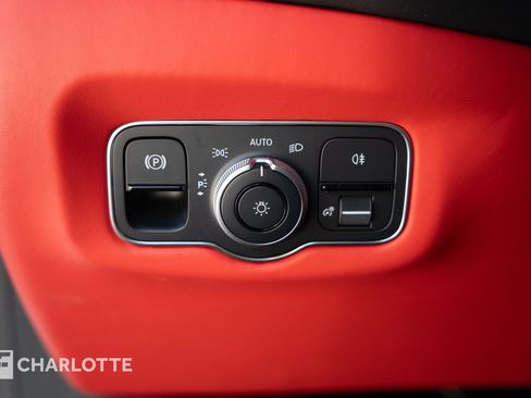 Used 2022 Aston Martin V8 Vantage Coupe RWD image 22
