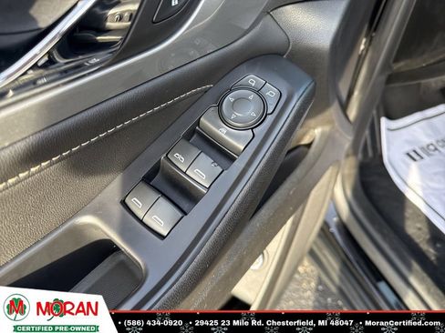 Used 2022 Chevrolet Traverse LT image 10