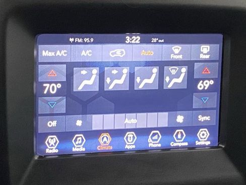 Used 2018 Jeep Compass Latitude w/ Popular Equipment Group image 16