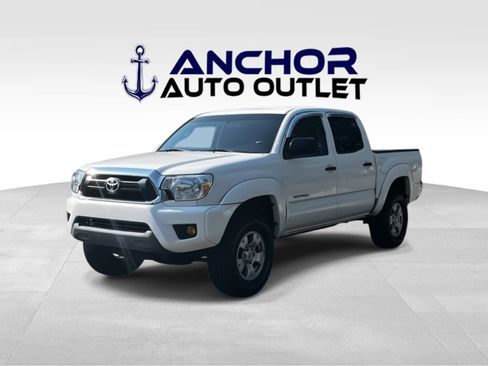 Used 2015 Toyota Tacoma PreRunner w/ SR5 Package image 4