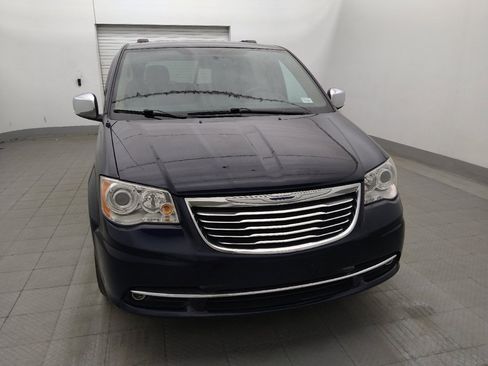 Used 2015 Chrysler Town & Country Limited Platinum FWD image 14