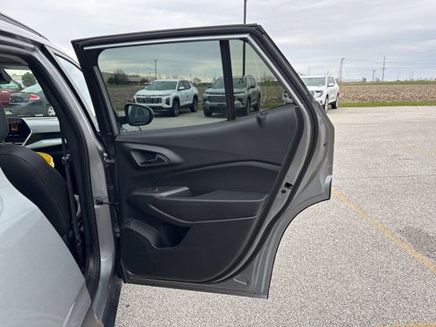 Used 2025 Chevrolet Trax LT image 14