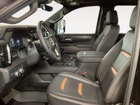 Used 2025 GMC Sierra 2500 AT4 w/ AT4 Premium Plus Package AWD/4WD image 9