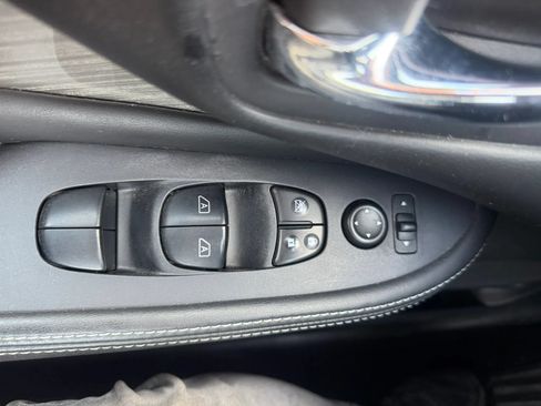 Used 2018 Nissan Murano SV AWD/4WD image 24