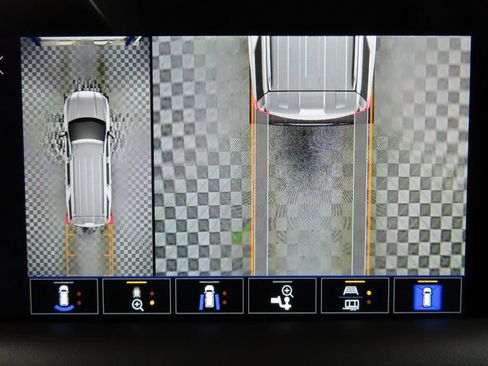 Used 2024 GMC Yukon AT4 w/ Technology Package image 18