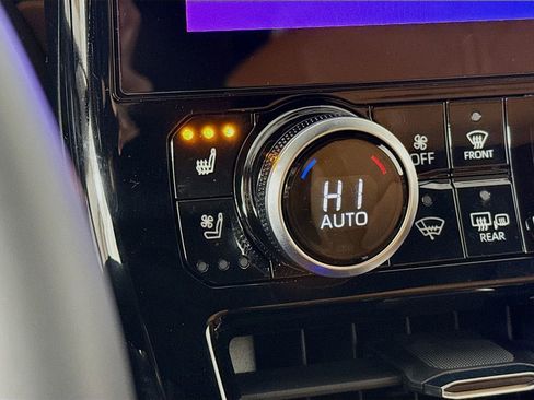 New 2026 Toyota Highlander Platinum image 23