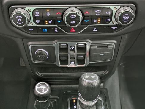 Used 2023 Jeep Wrangler Unlimited w/ Cold Weather Group image 7