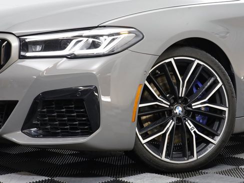 Used 2022 BMW M550i xDrive M550i xDrive w/ Premium Package image 3