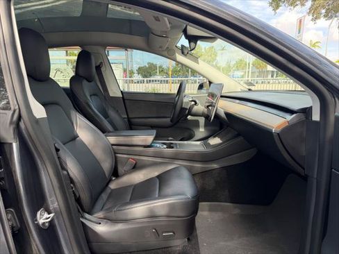 Used 2022 Tesla Model Y Long Range AWD/4WD image 14