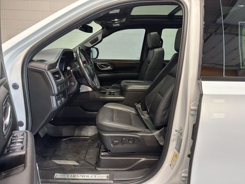 Used 2023 Chevrolet Tahoe Z71 w/ Luxury Package AWD/4WD image 16