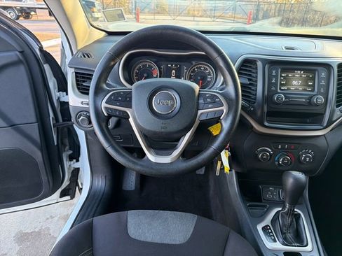Used 2016 Jeep Cherokee Sport image 13